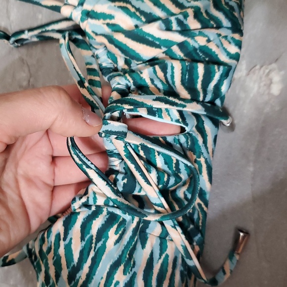 NWOT Seafolly Wild at Heart Drawstring Bralette Bikini Top. Evergreen. 8 US. - Picture 3 of 10